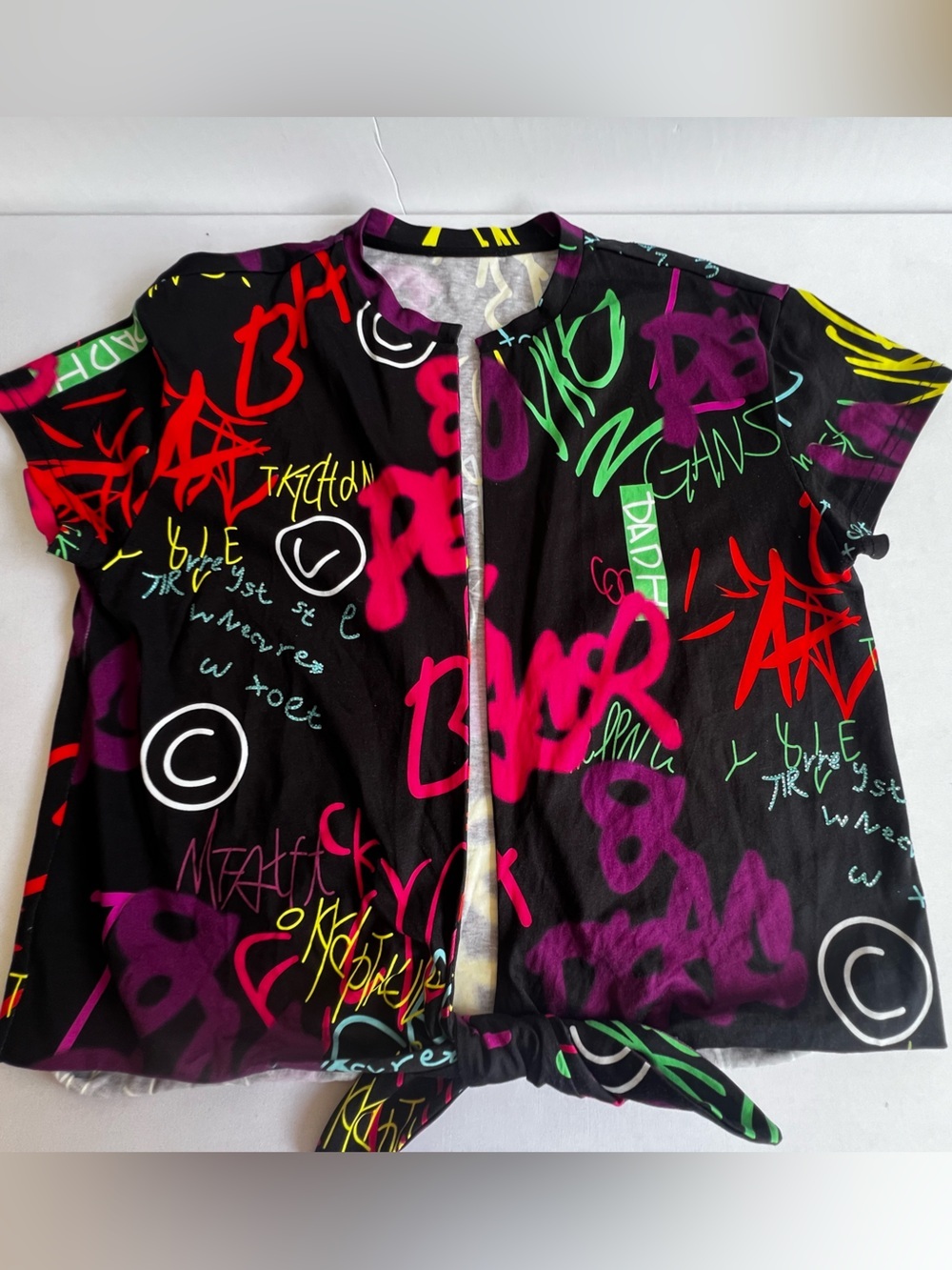 AKIRA MULTI-COLOR, FUN & COLORFUL SHORT SLEEVE WRAP W/ BOTTOM TIE
SIZE LARGE